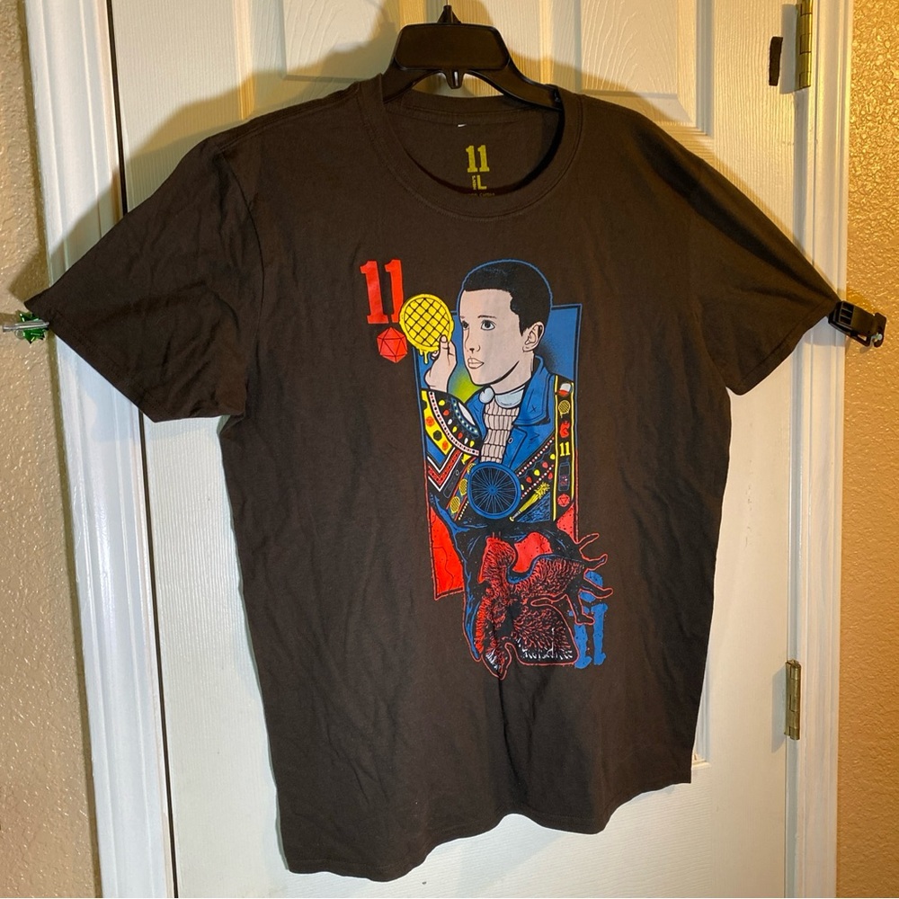 Stranger Things 11 Eleven Mens LARGE T-Shirt Graphic Tee Horror Party Rave Adult